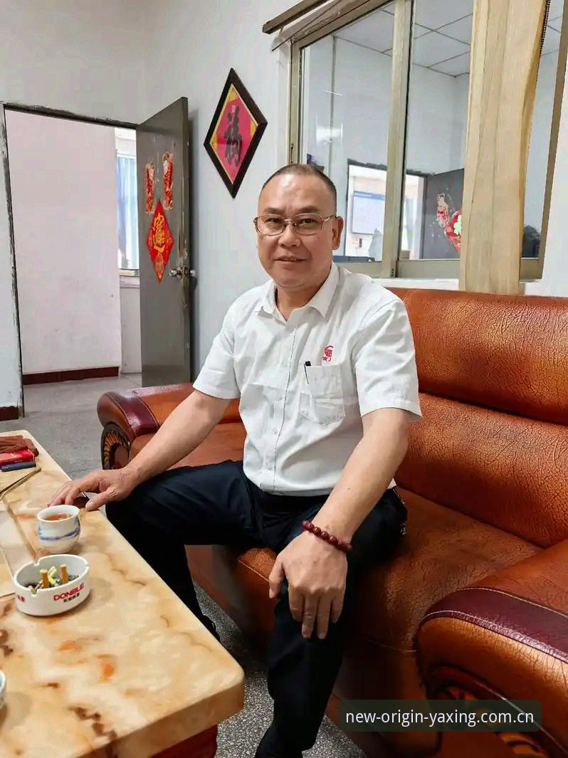 数字归属站E3GN中国入口 老马——一个在广东做供港蔬菜批发生意的中年男人,是我在北京聚会上认识的朋友。他跟我说过一件挺有意思的事:去年世界杯期间,他人在佛山,盯盘用的却是个服务器在立陶宛的站点。每次看赔率变化,界面总要卡个三四秒,有次正好赶上荷兰队那张争议红牌,数据直接断层了七八秒。他骂了一句,然后把手机摔在了茶台上。他后来问我:“亚星到底那个数字归属站E3GN中国入口是不是真的靠谱?我深圳的朋友都说换了CN通道之后刷新快了半秒。”
